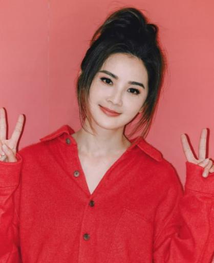 真人版阿初秀出倾城美貌，红装靓丽登场（以游戏为主）