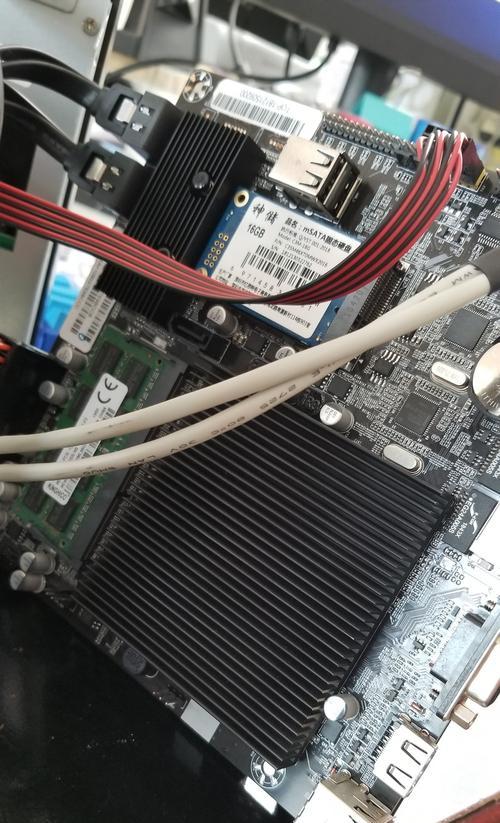 征途700电源与主板连接方法是什么？
