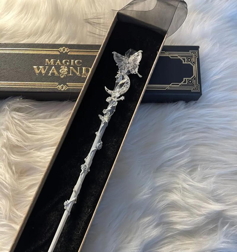 哈利波特手游中的凤凰羽毛紫杉木魔杖之谜（探寻凤凰羽毛紫杉木魔杖的所有者及其神秘力量）