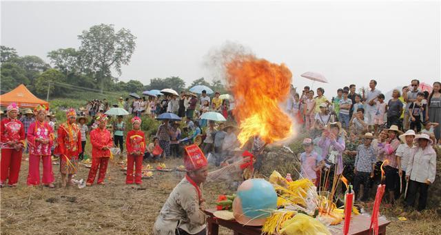 《云裳羽衣方相傩祭套装获得方法揭秘》（一起探索游戏中如何获取云裳羽衣方相傩祭套装）