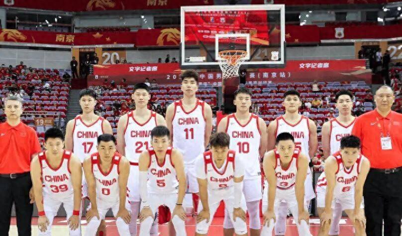 中国男篮20分大胜！廖三宁13+6+4，程帅澎高效，他让人又爱又恨