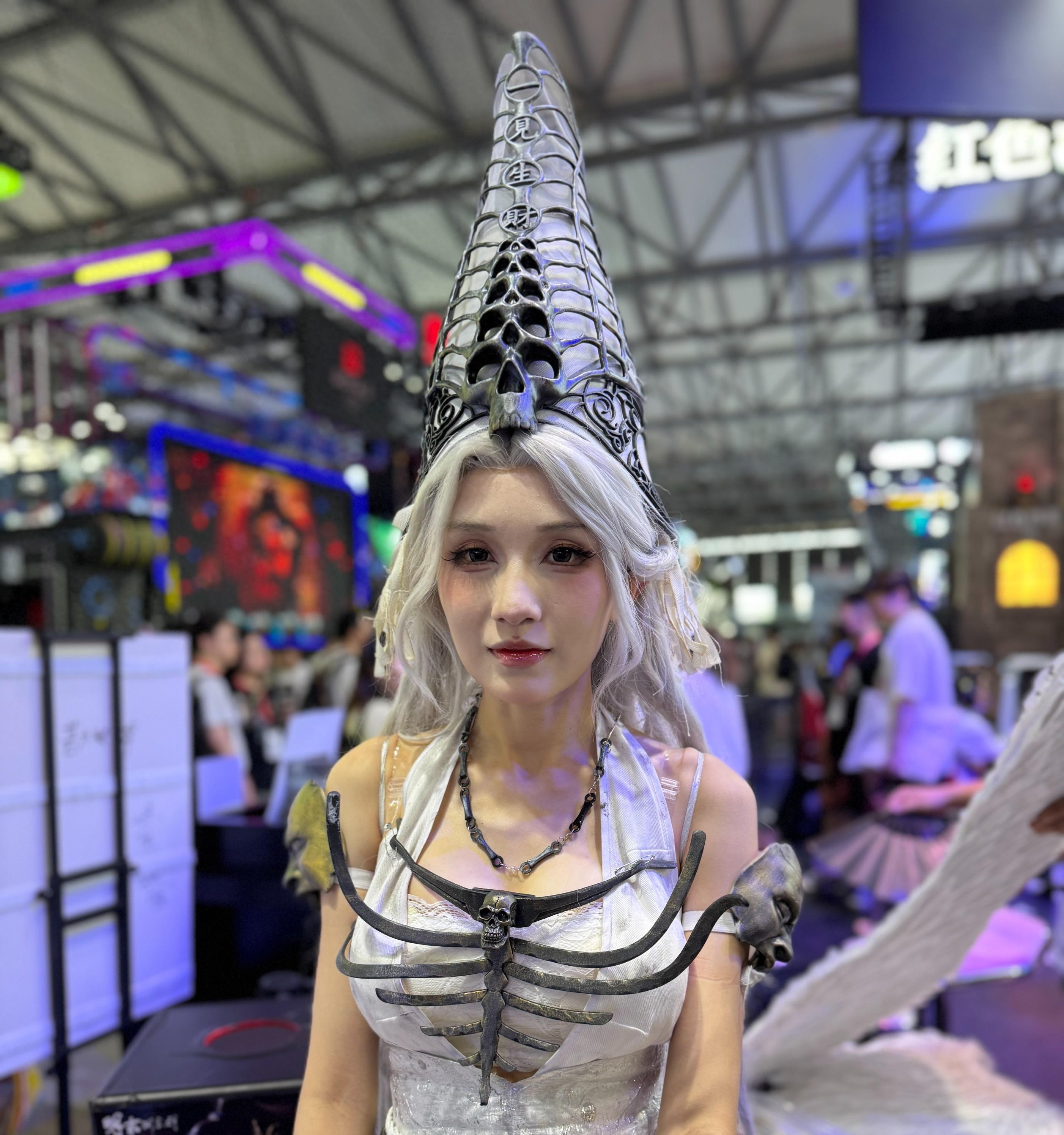 2025CJ明末女主原皮英姿飒爽黑白无常美女COS超还原！