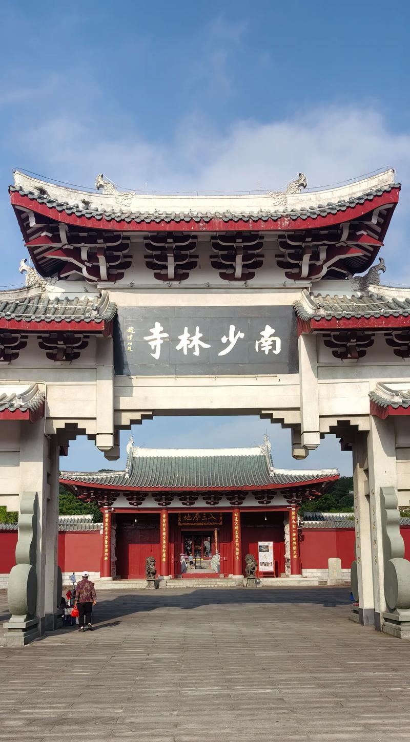 揭秘少林寺（探寻少林寺的丰富历史与独特文化魅力）